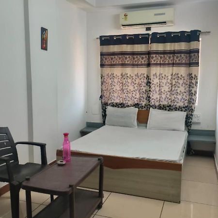 Hotel Velvet Rajkot Exterior photo