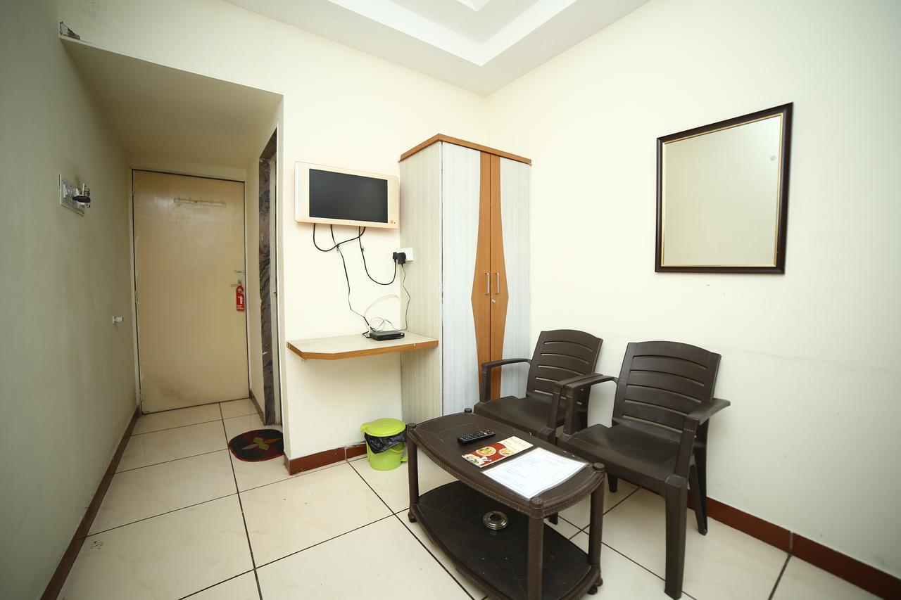 Hotel Velvet Rajkot Exterior photo