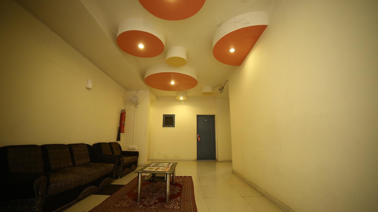 Hotel Velvet Rajkot Exterior photo
