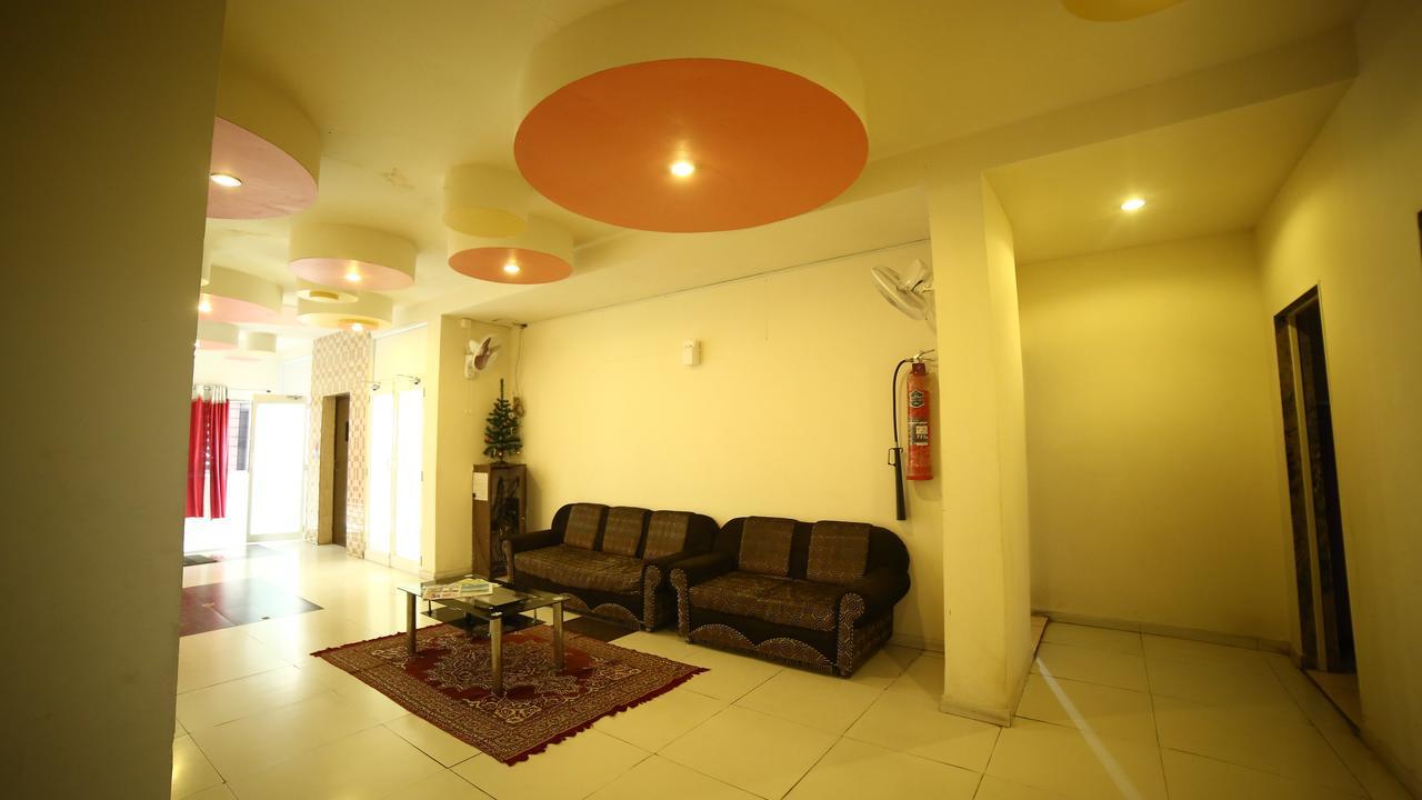 Hotel Velvet Rajkot Exterior photo