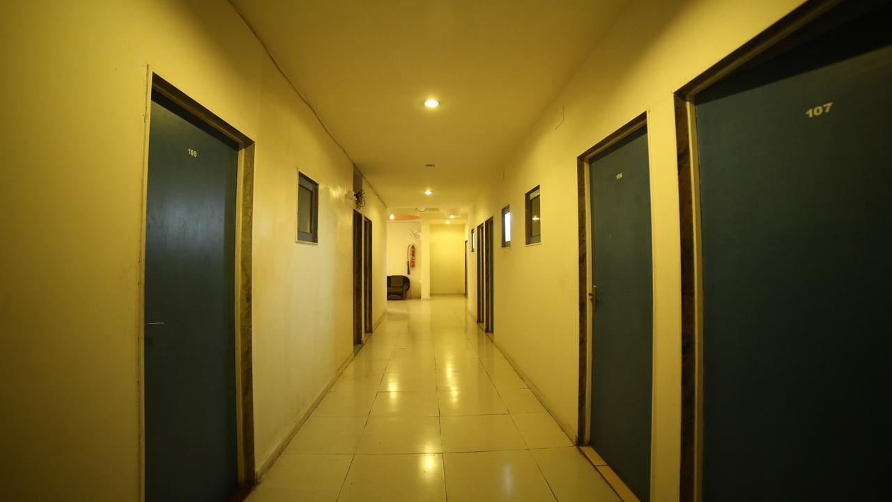 Hotel Velvet Rajkot Exterior photo