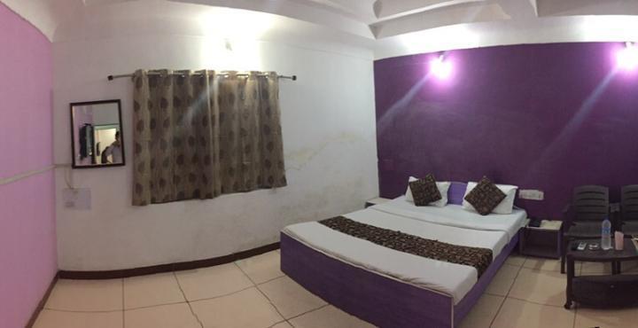 Hotel Velvet Rajkot Exterior photo
